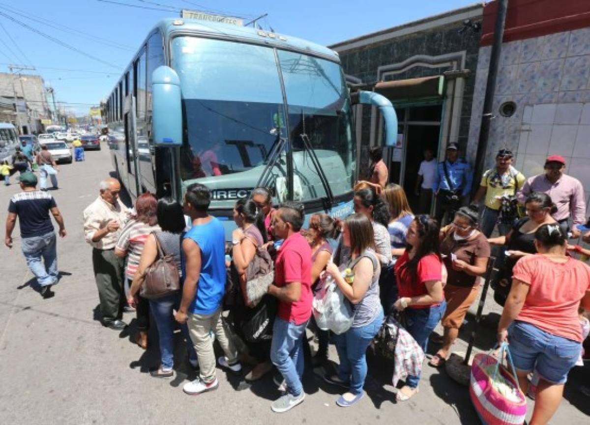 Transportistas resienten feriado por bajo ingreso