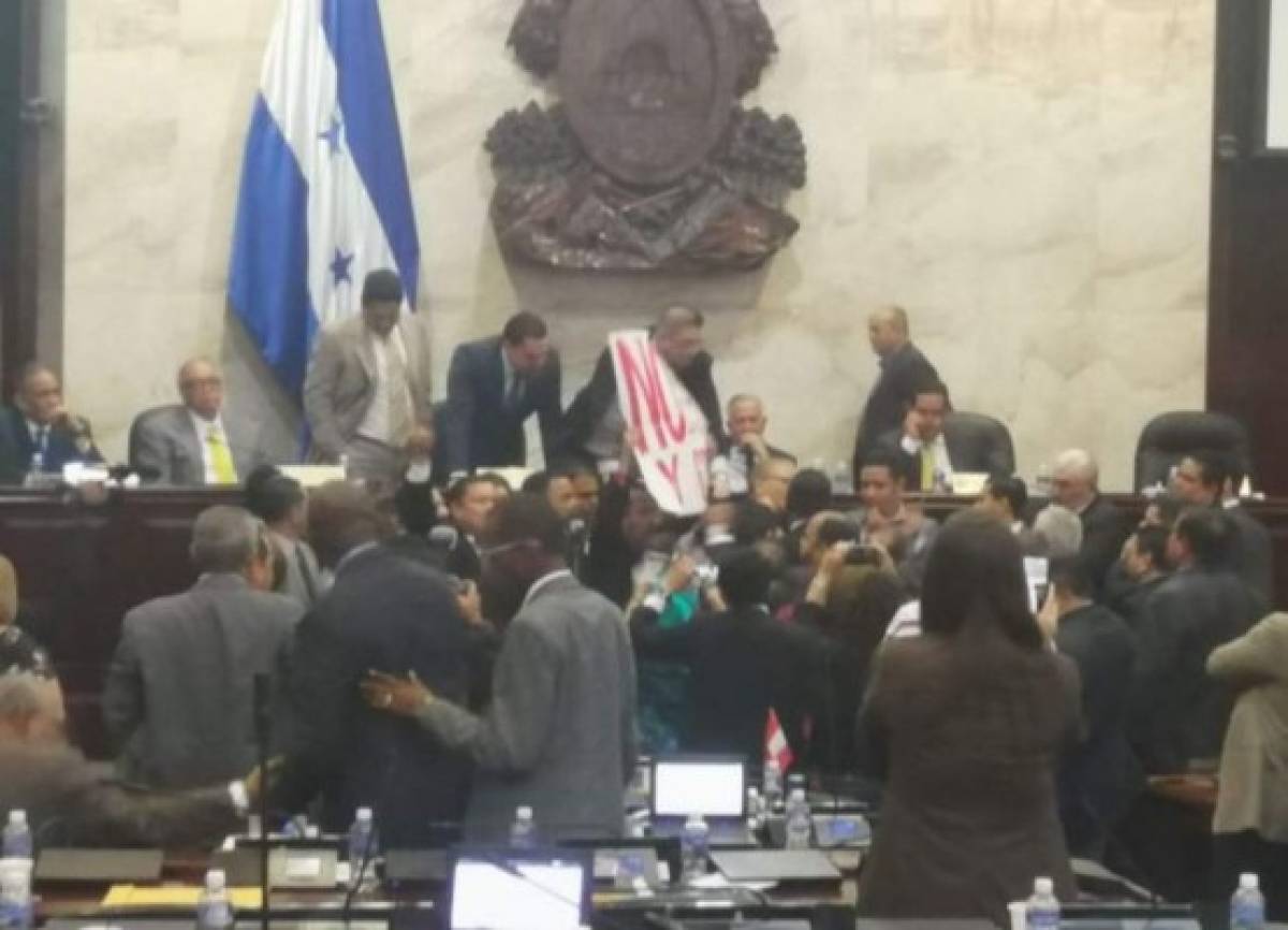 Zafarrancho en el Congreso Nacional tras aprobación de Ley del sector Educación y Salud