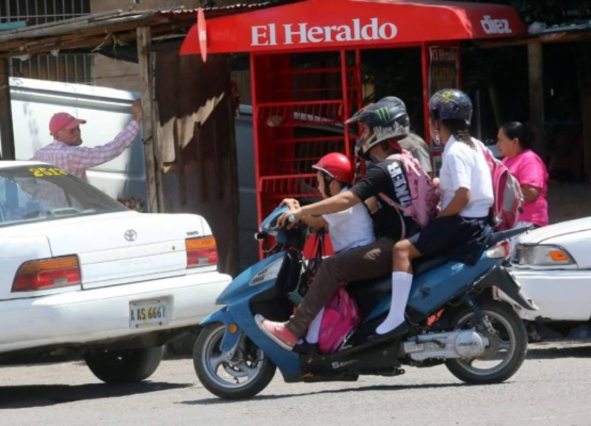 Tránsito prohíbe que viajen tres personas en las motocicletas