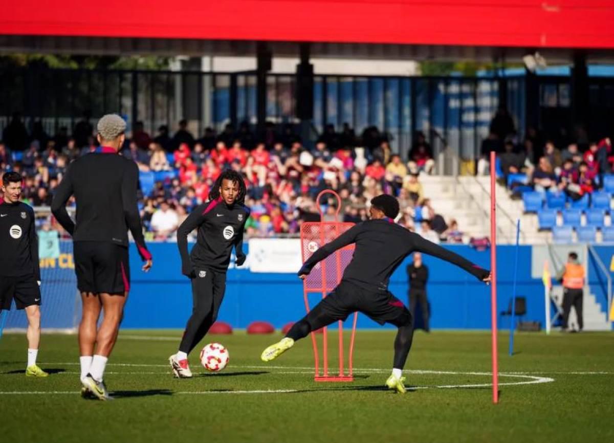 Barcelona abre las puertas en entrenamiento y llegan miles de aficionados