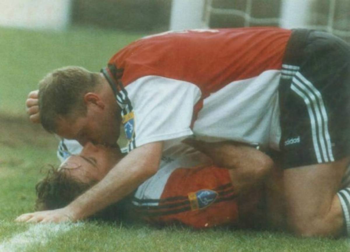 Los besos más recordados en el fútbol