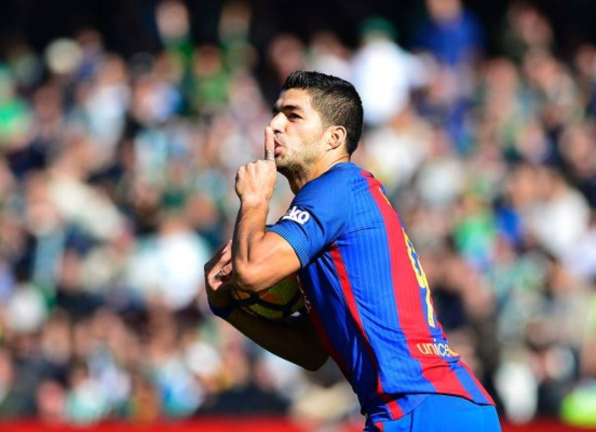 Luis Suárez salva un punto para el Barcelona ante un Betis superior