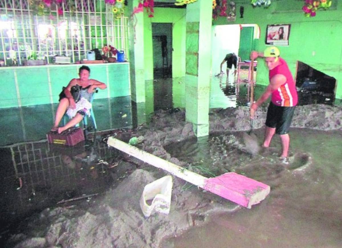 Prohíben más negocios en zona de marejadas