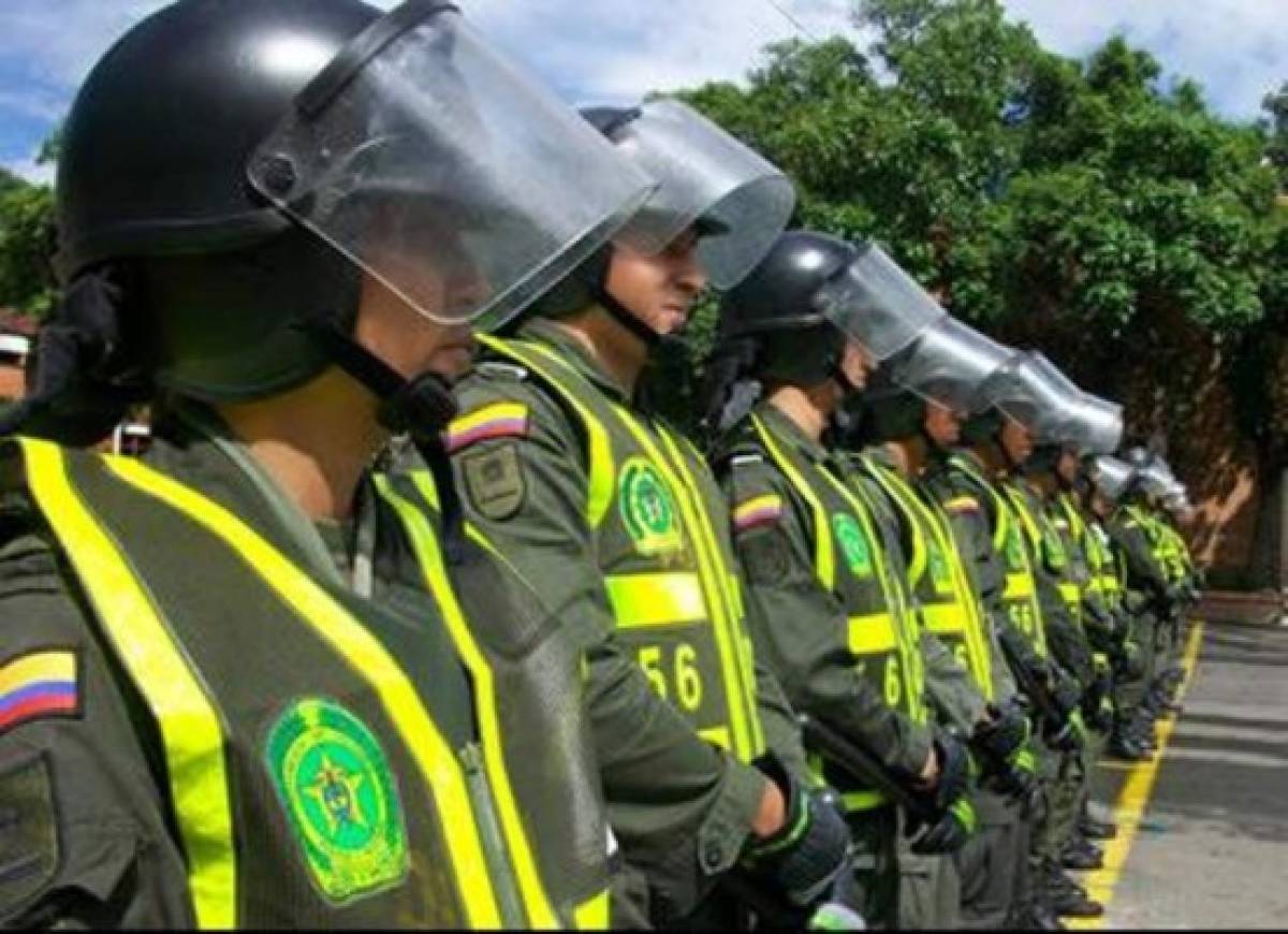 Colombia: Tres policías muertos, siete heridos en emboscada   