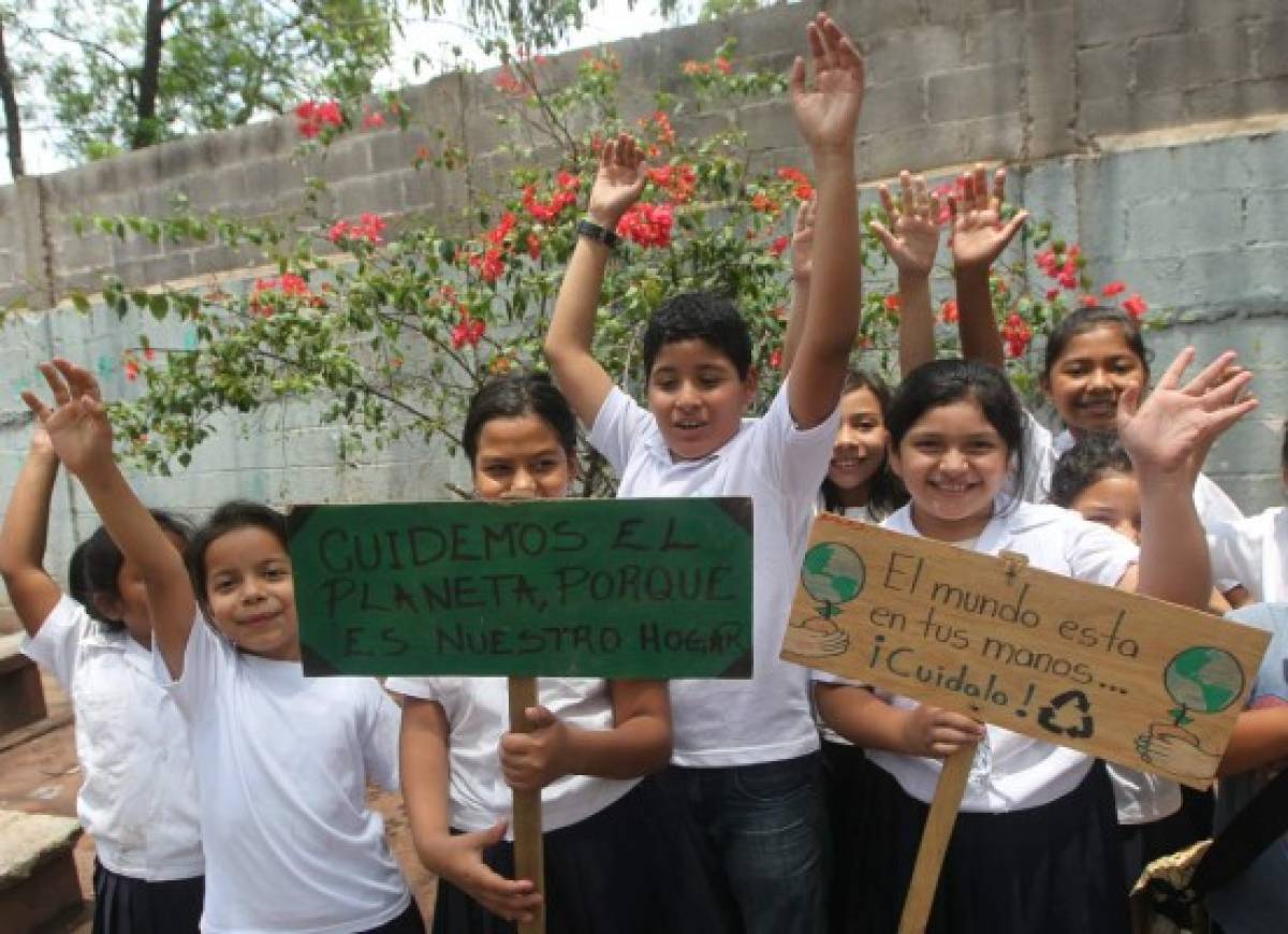 Alumnos del distrito escolar cinco celebran el Día de la Tierra