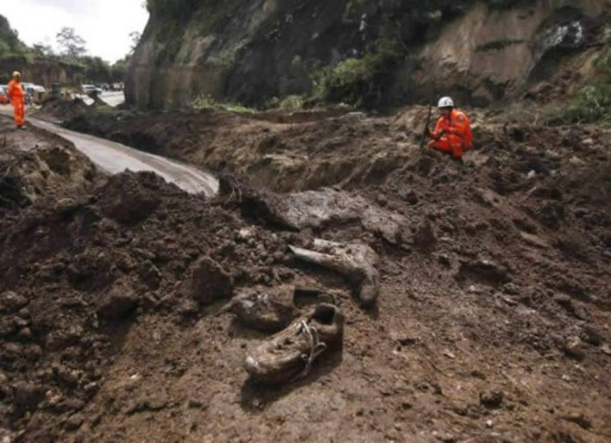 Al menos 11 muertos por deslave que soterró unas cinco casas en Guatemala