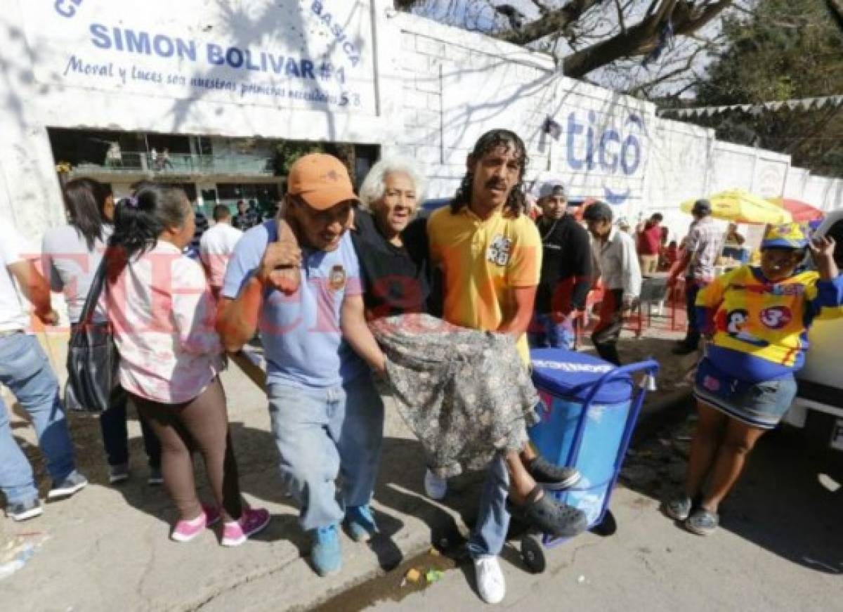 Abuelitos hondureños ejercen su derecho a votar