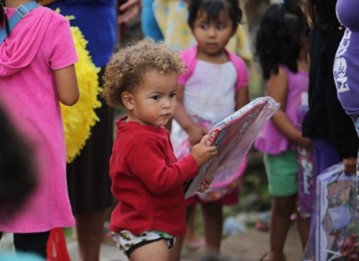 Honduras: Una tarde de sorpresas les llevamos a los niños de la Ramón Amaya Amador