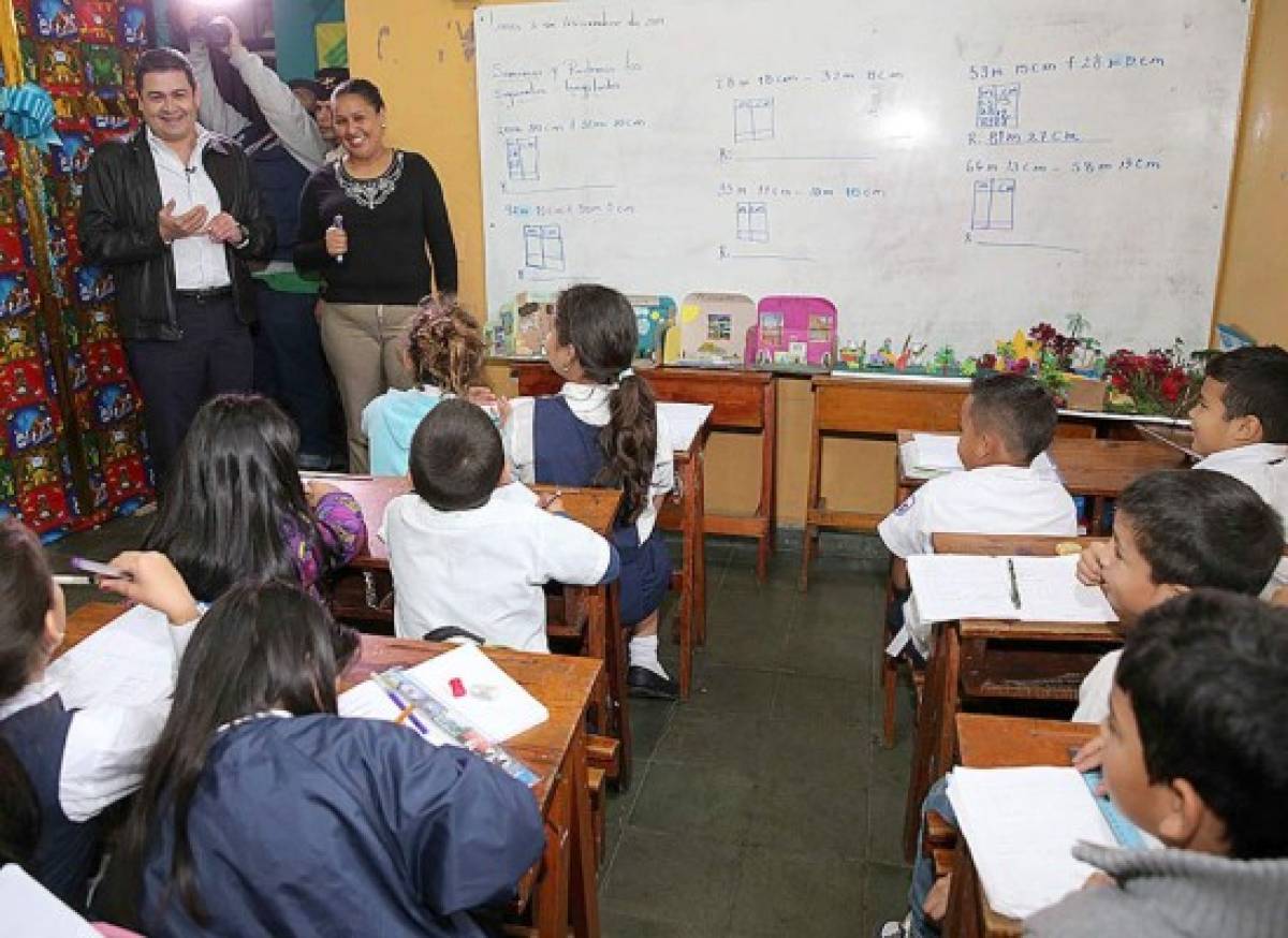 Presidente de Honduras agradece a maestros por 200 días de clases