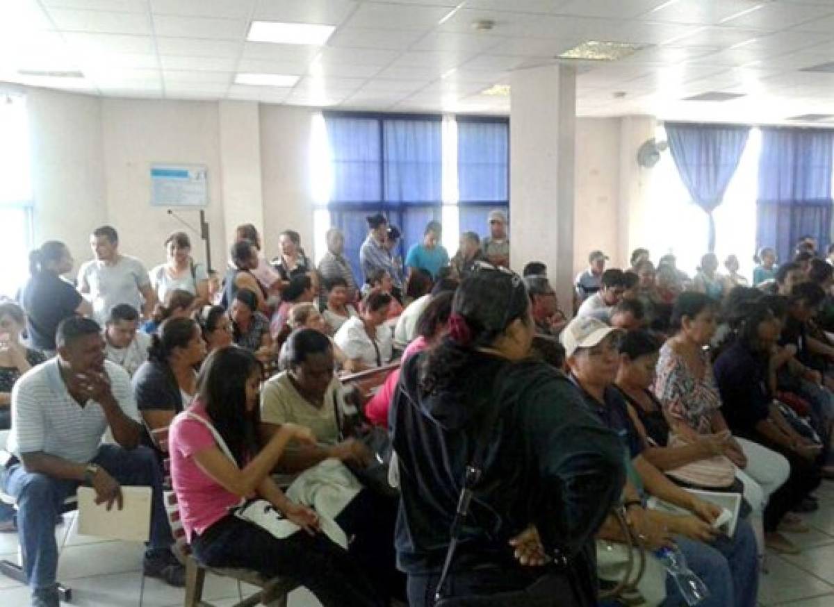 Honduras: Multitud reclama medicinas en el IHSS