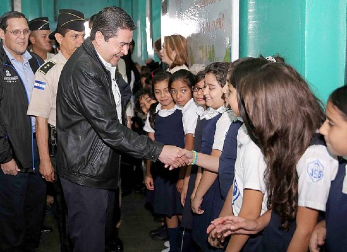 Presidente de Honduras agradece a maestros por 200 días de clases