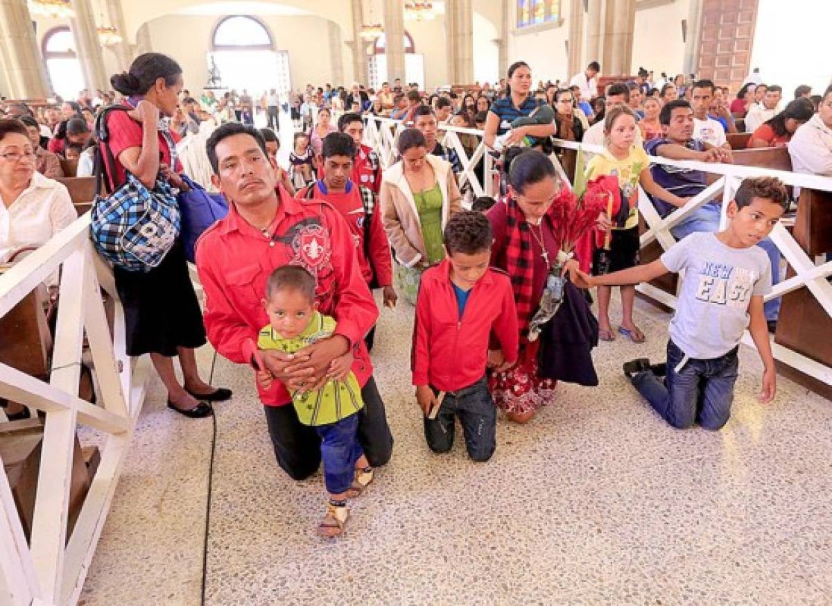 Honduras a los pies de la 'Morenita'