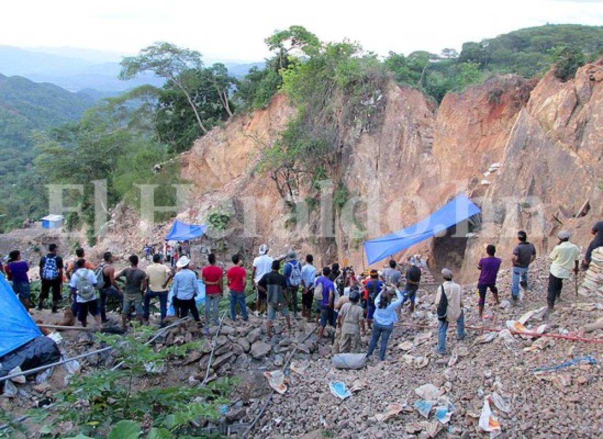 Ardua labor de rescate de mineros soterrados