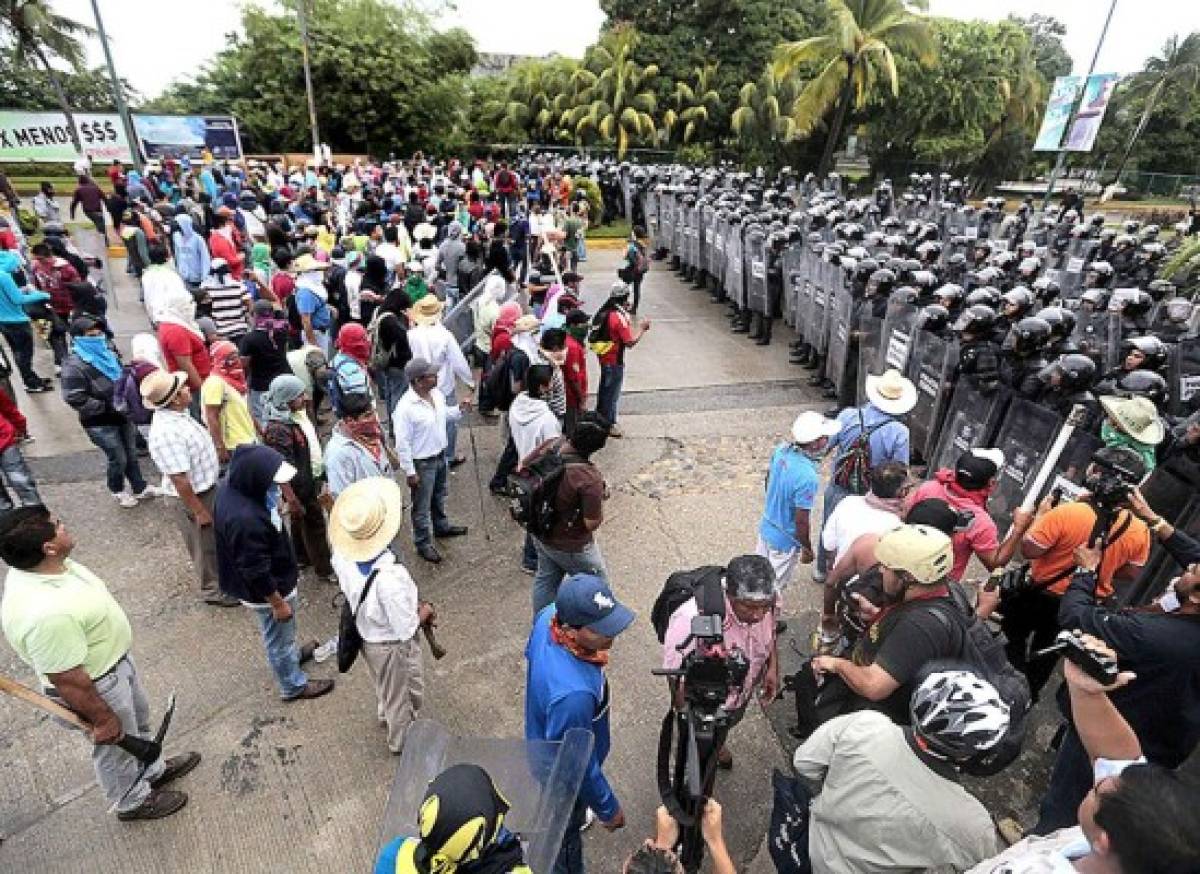 Choque entre manifestantes y policías en México