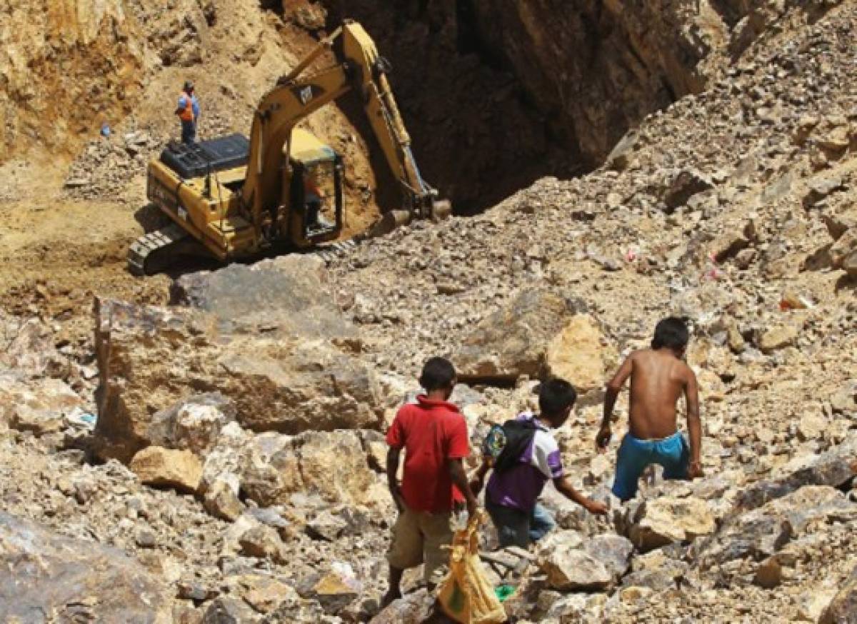 Los niños topo caen en la fiebre del oro en El Corpus, Choluteca