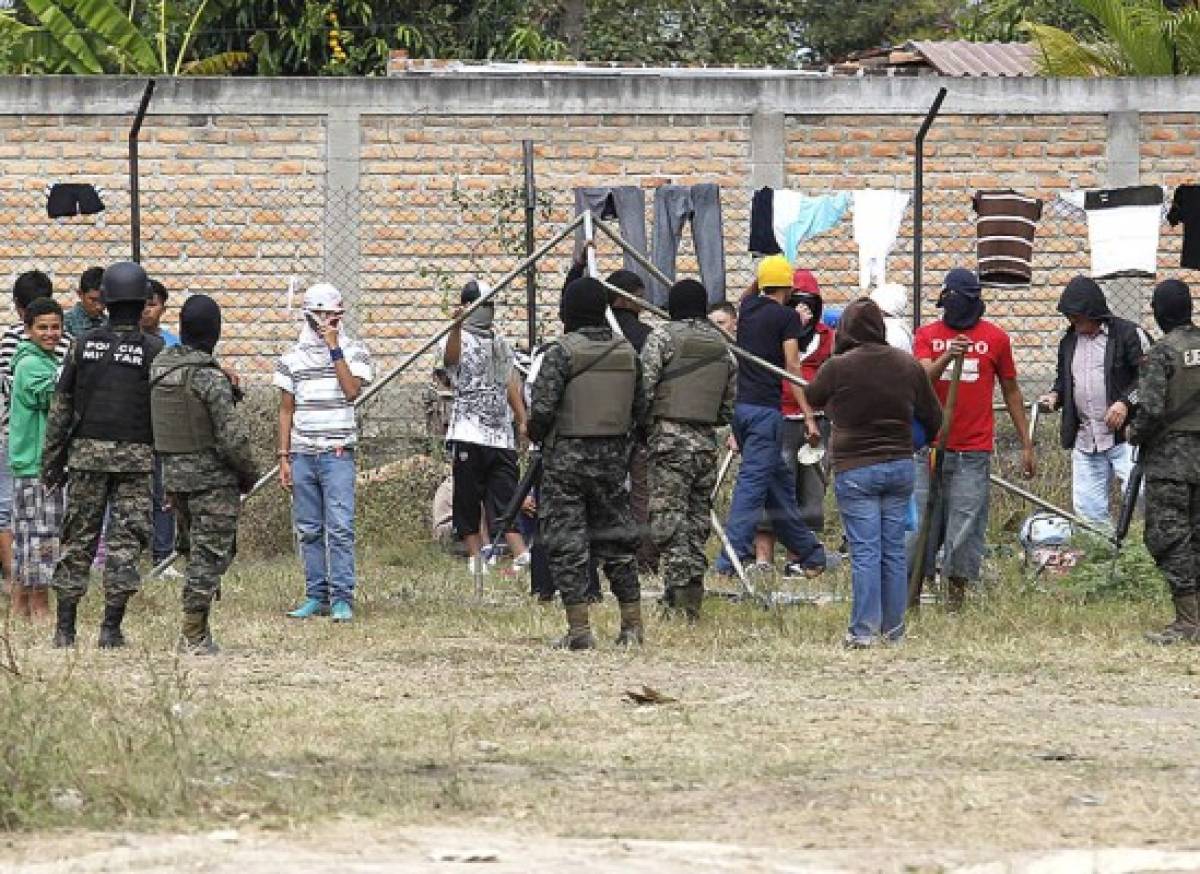 Encuentran dos cuerpos enterrados en Renaciendo