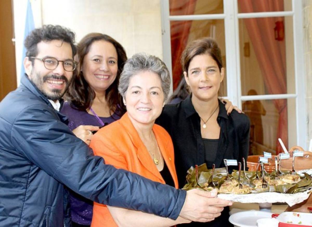 Hondureños en Francia celebraron Independencia