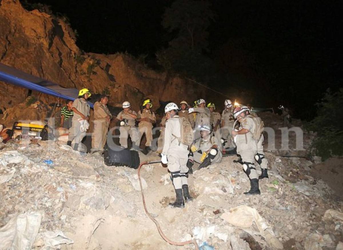 Ardua labor de rescate de mineros soterrados