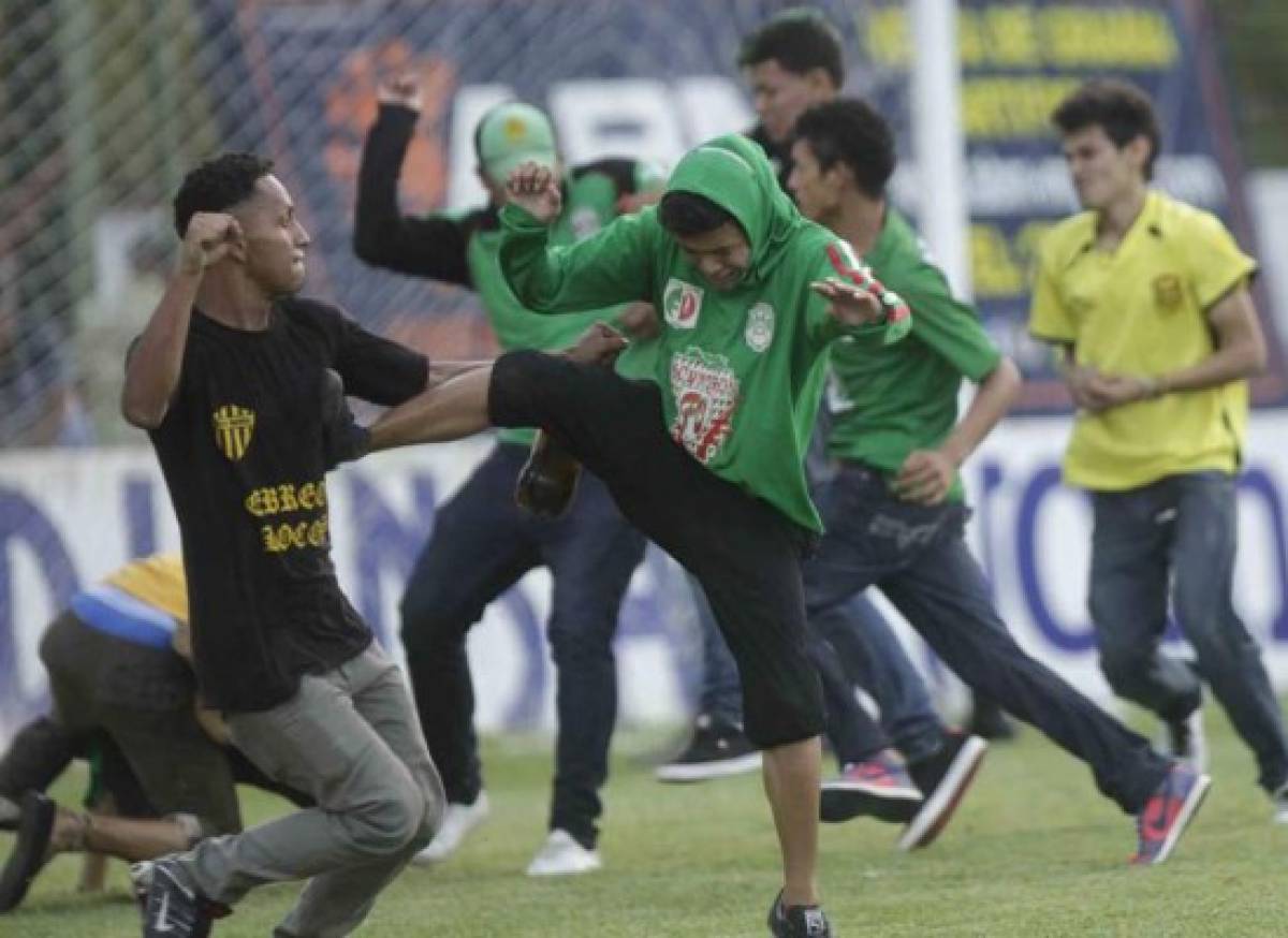 Honduras: 80 horas de trabajo por hacer desorden en estadios  