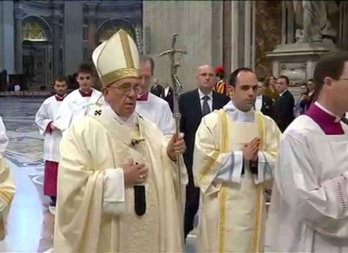 Cardenal hondureño oficia misa con el Papa