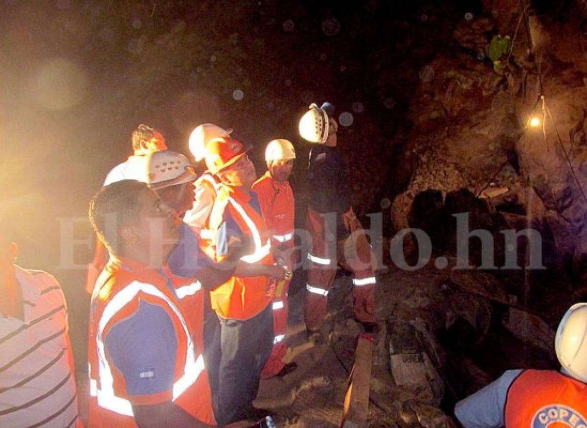 Ardua labor de rescate de mineros soterrados