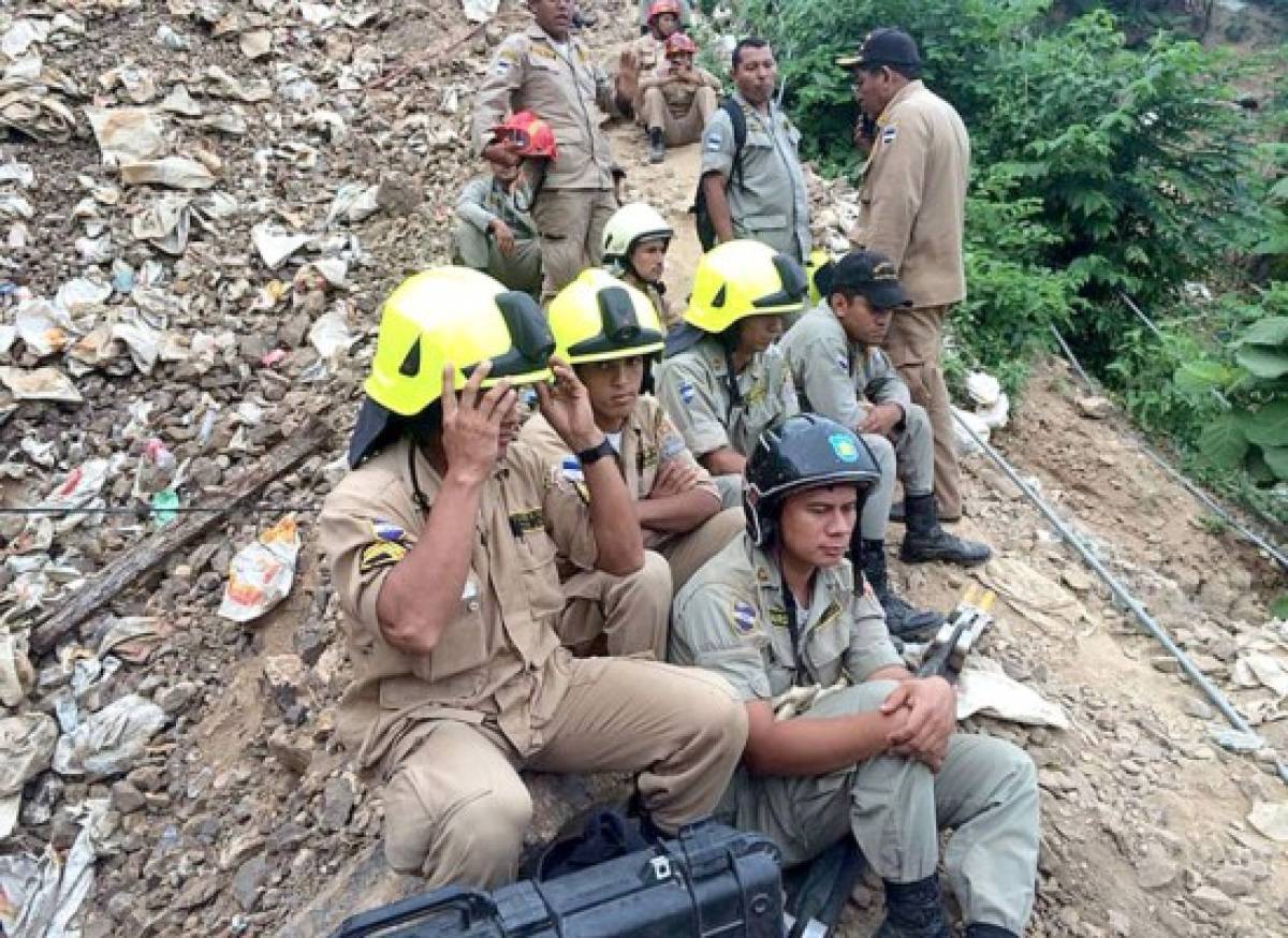 Choluteca: Tres de los 11 mineros soterrados dan señales de vida