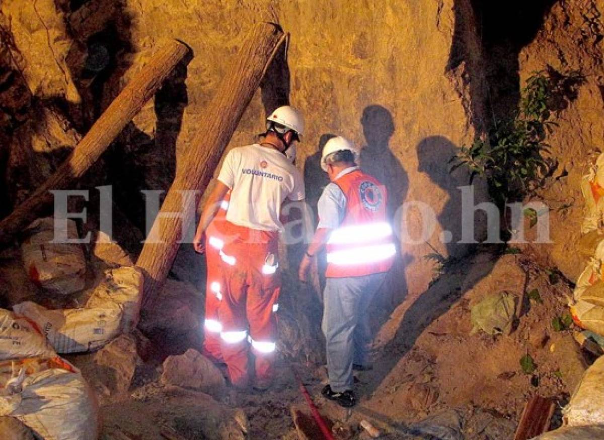 Ardua labor de rescate de mineros soterrados