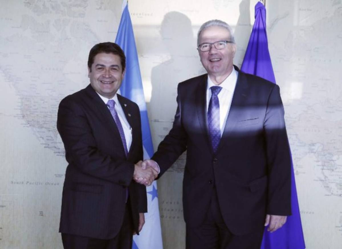 Presidente de Honduras firma acuerdo con la UE