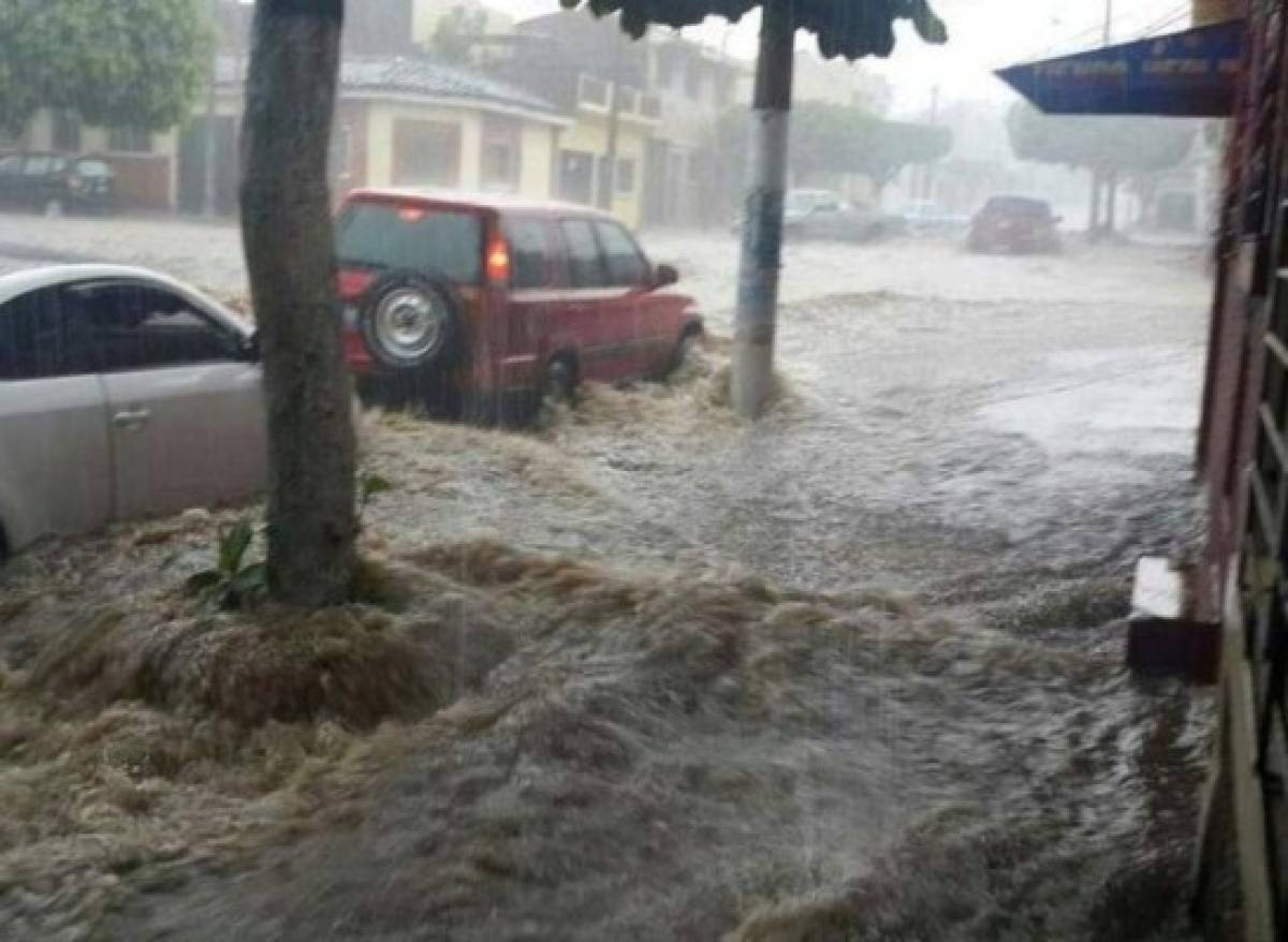 Cuatro muertos por persistentes lluvias en El Salvador