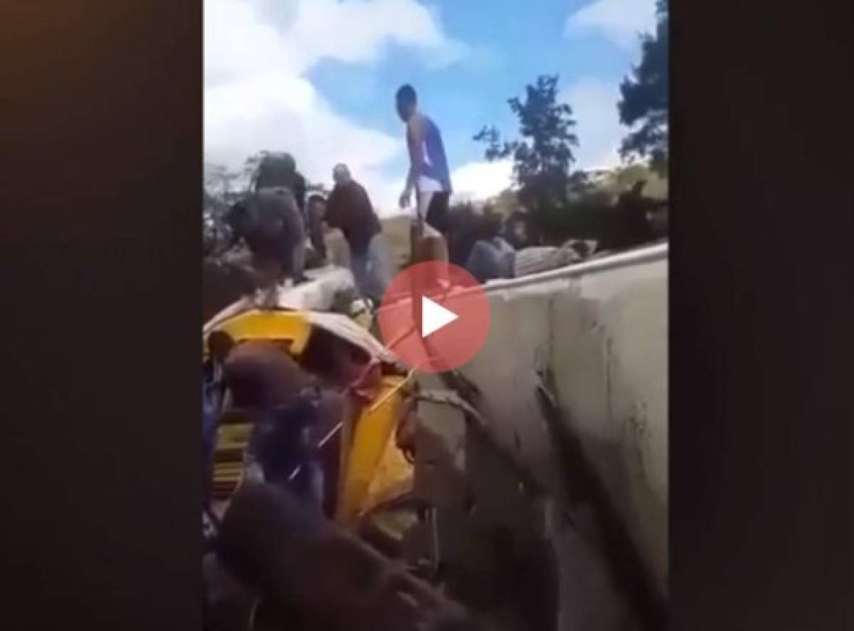 Video capta el drama tras accidente entre rastra y bus en salida al sur de la capital de Honduras