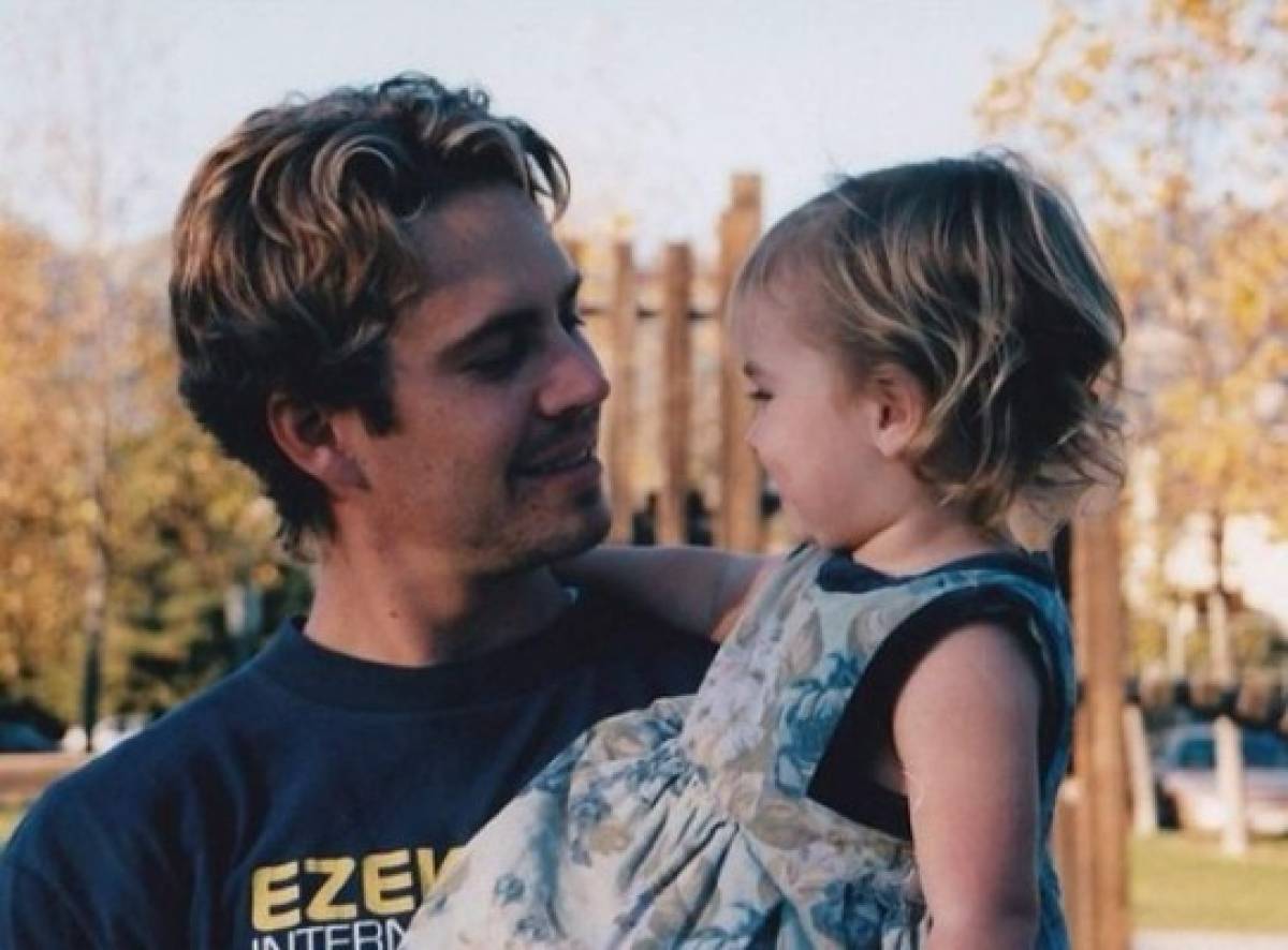 Hija de Paul Walker recupera su sonrisa y muestra su sensual cuerpo a sus 18 años