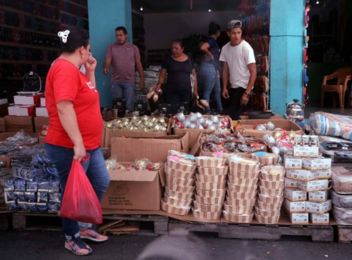 Comerciantes optimistas con la llegada de la temporada navideña en la capital de Honduras