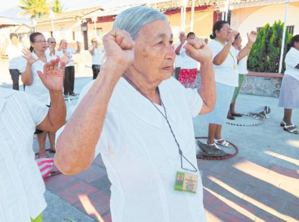 Abuelos hondureños se ponen en forma