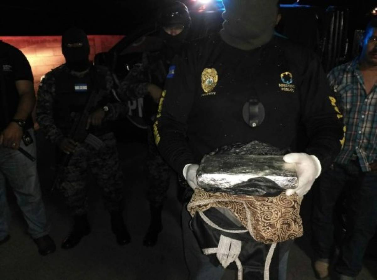 Capturan a cuatro personas con un kilo de marihuana