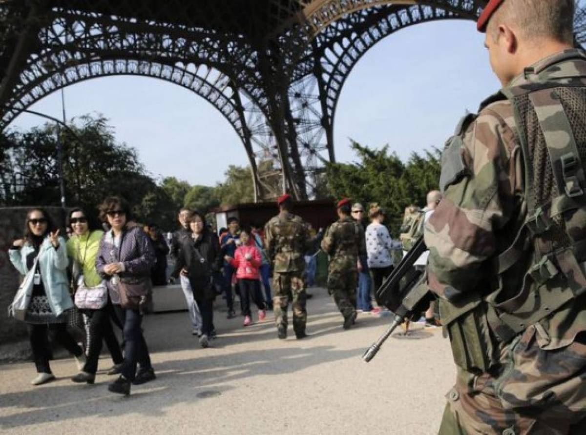 Un mes después de los atentados, París debe vivir de otra manera  