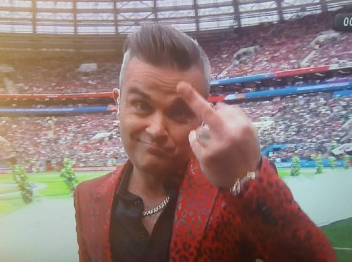 Robbie Williams explicó su polémico gesto durante la inauguración del Mundial de Rusia