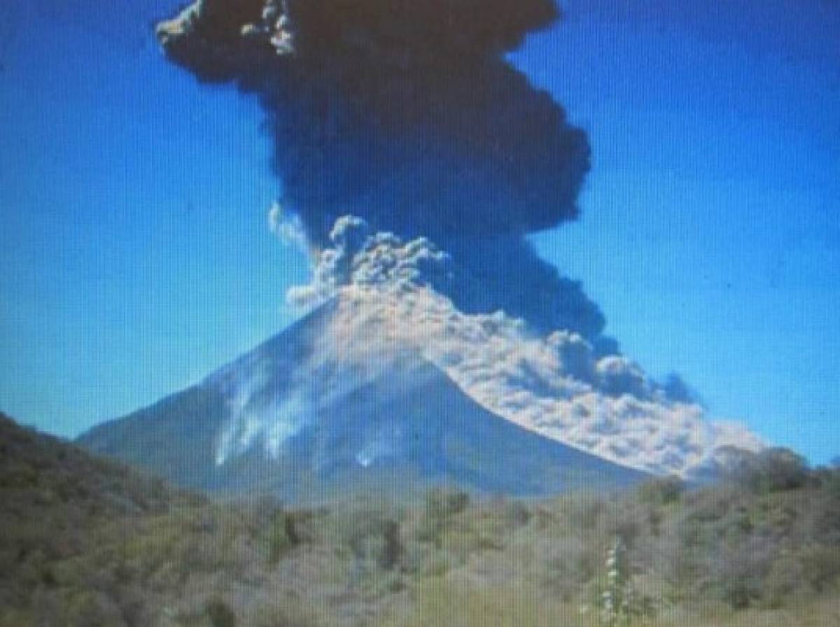 Nicaragua vigila el volcán Momotombo por fuerte y gigantesca explosión   