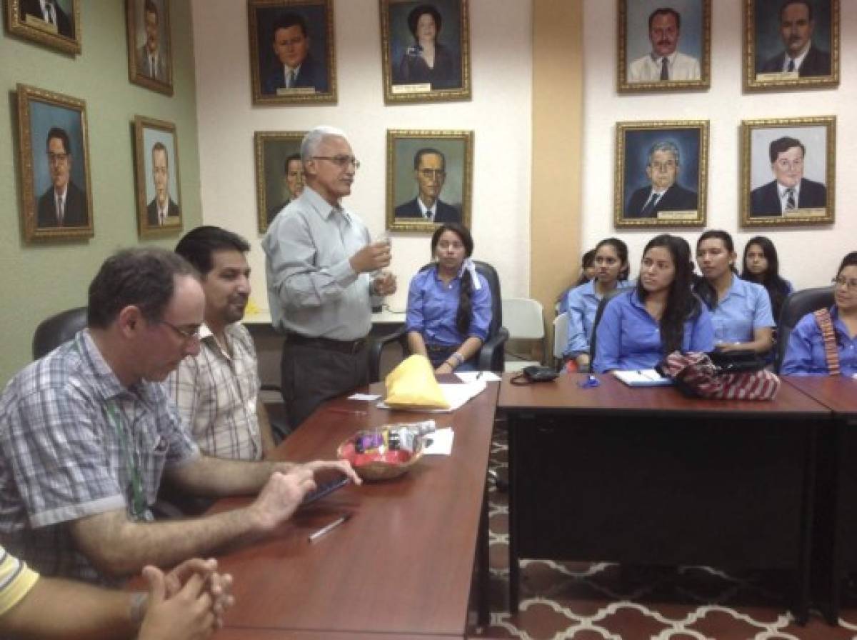 Manejo de desechos capta atención de estudiantes