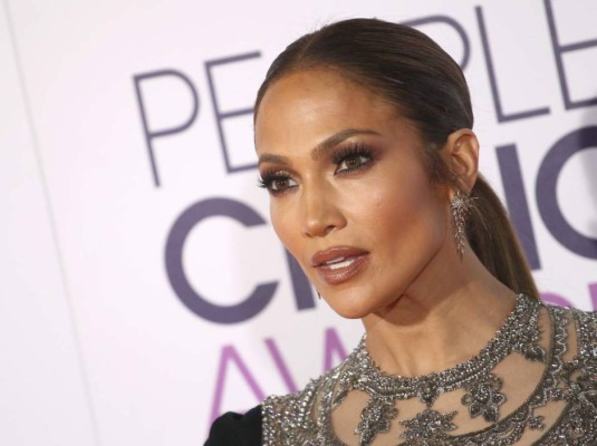 Jennifer López se roba las miradas en los People’s Choice Awards 2017