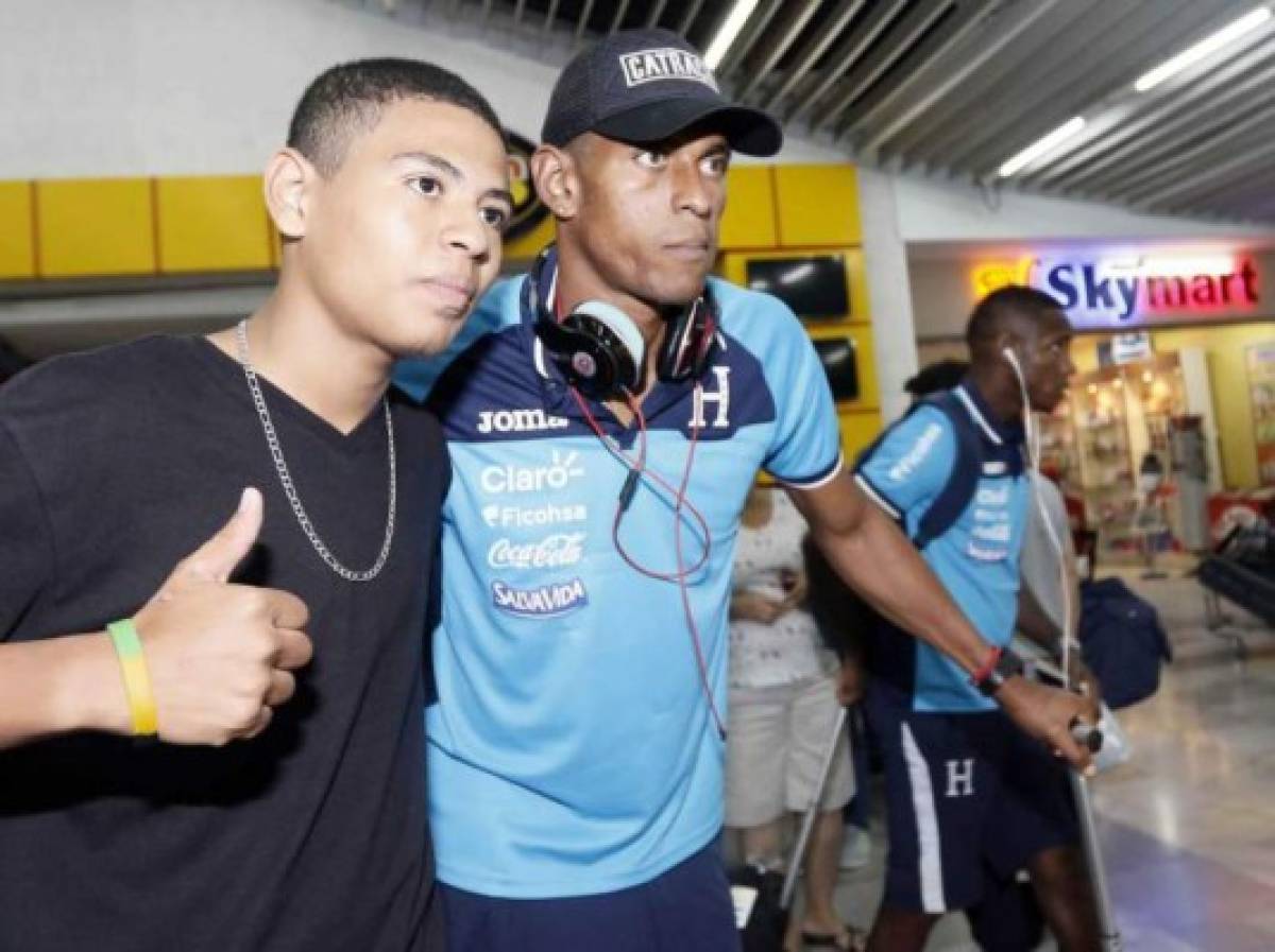 Carlo Costly accedió a una fotografía con este fiel aficionado a la H.