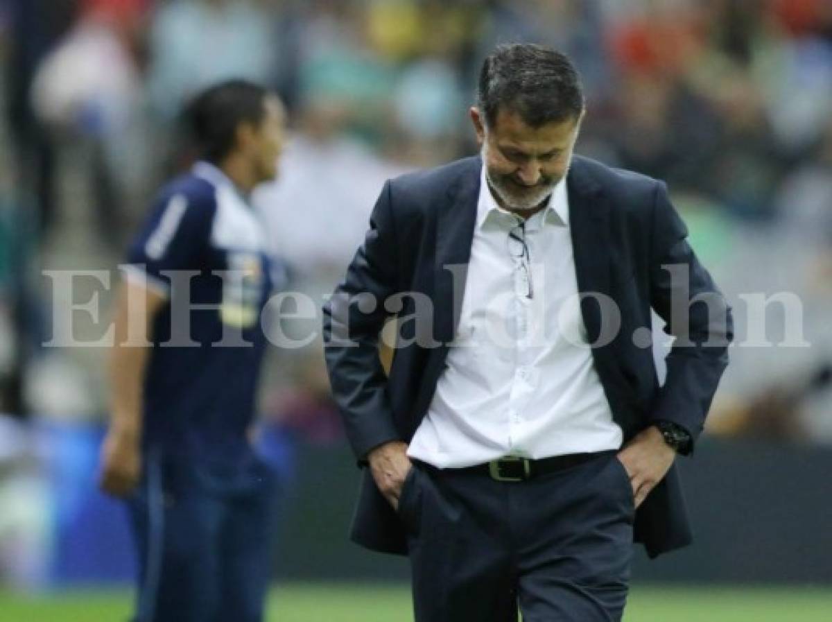 Afición mexicana se enoja y pide la salida del técnico Juan Carlos Osorio