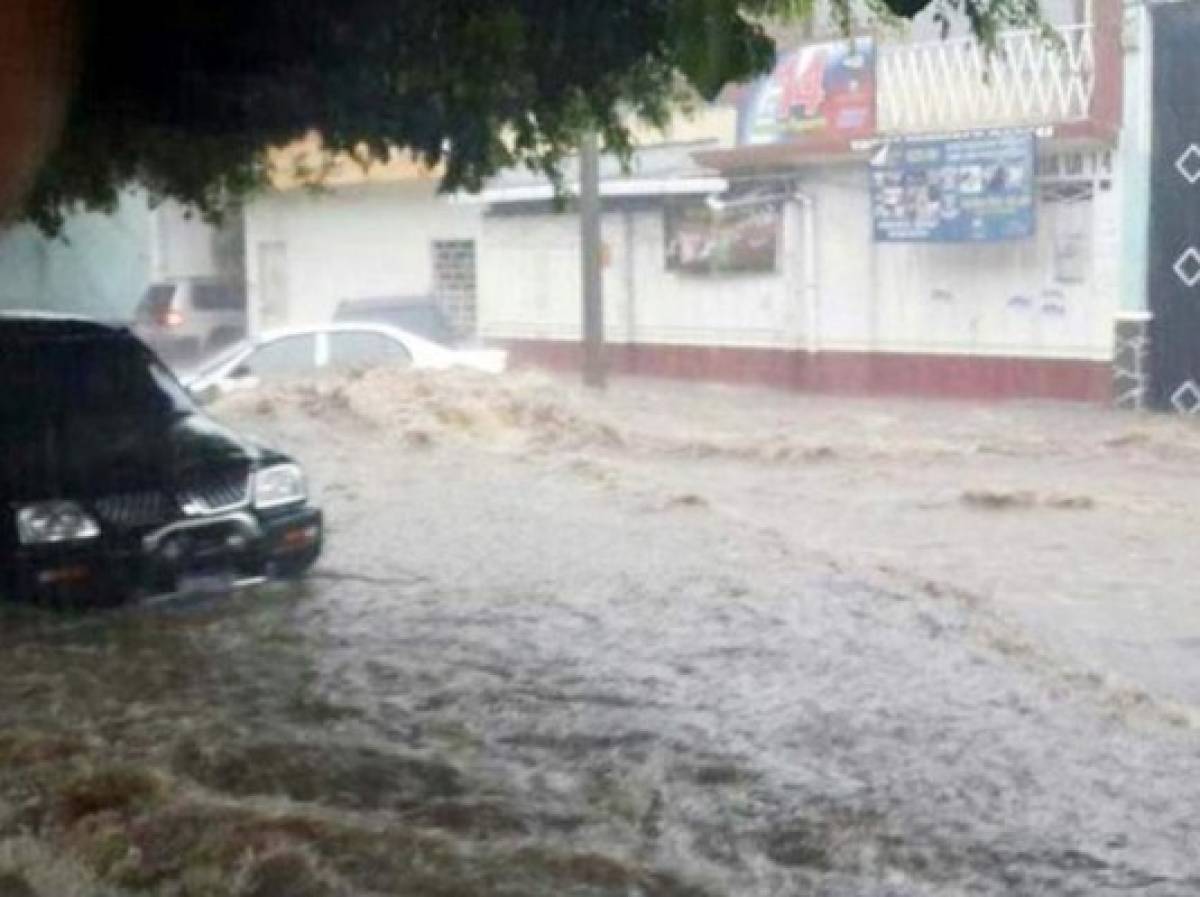 Cuatro muertos por persistentes lluvias en El Salvador