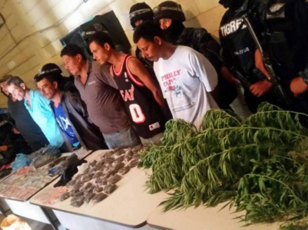 Caen seis sujetos en posesión de drogas y armas en Olancho