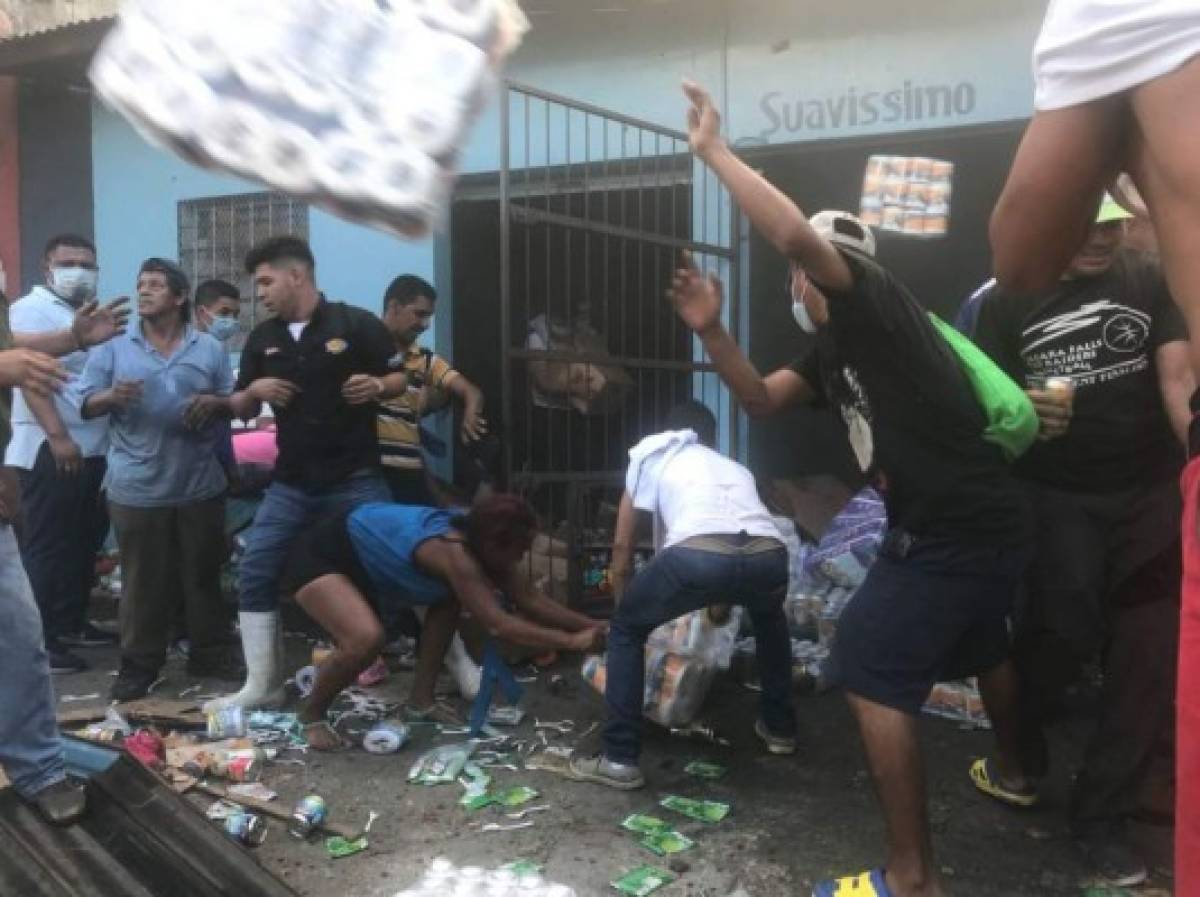 Incendio consume varias bodegas del barrio Medina de San Pedro Sula