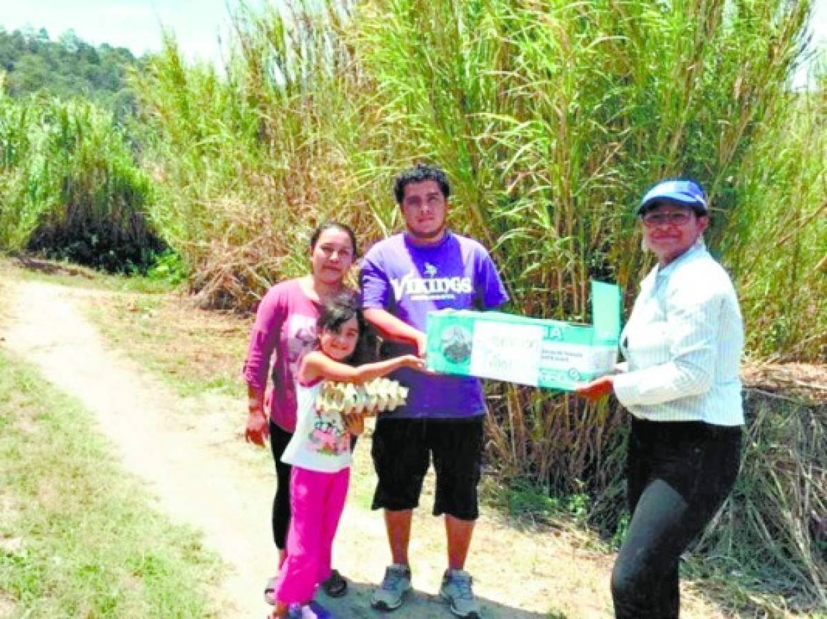 Grupo de jóvenes altruistas reparte esperanza a los más necesitados