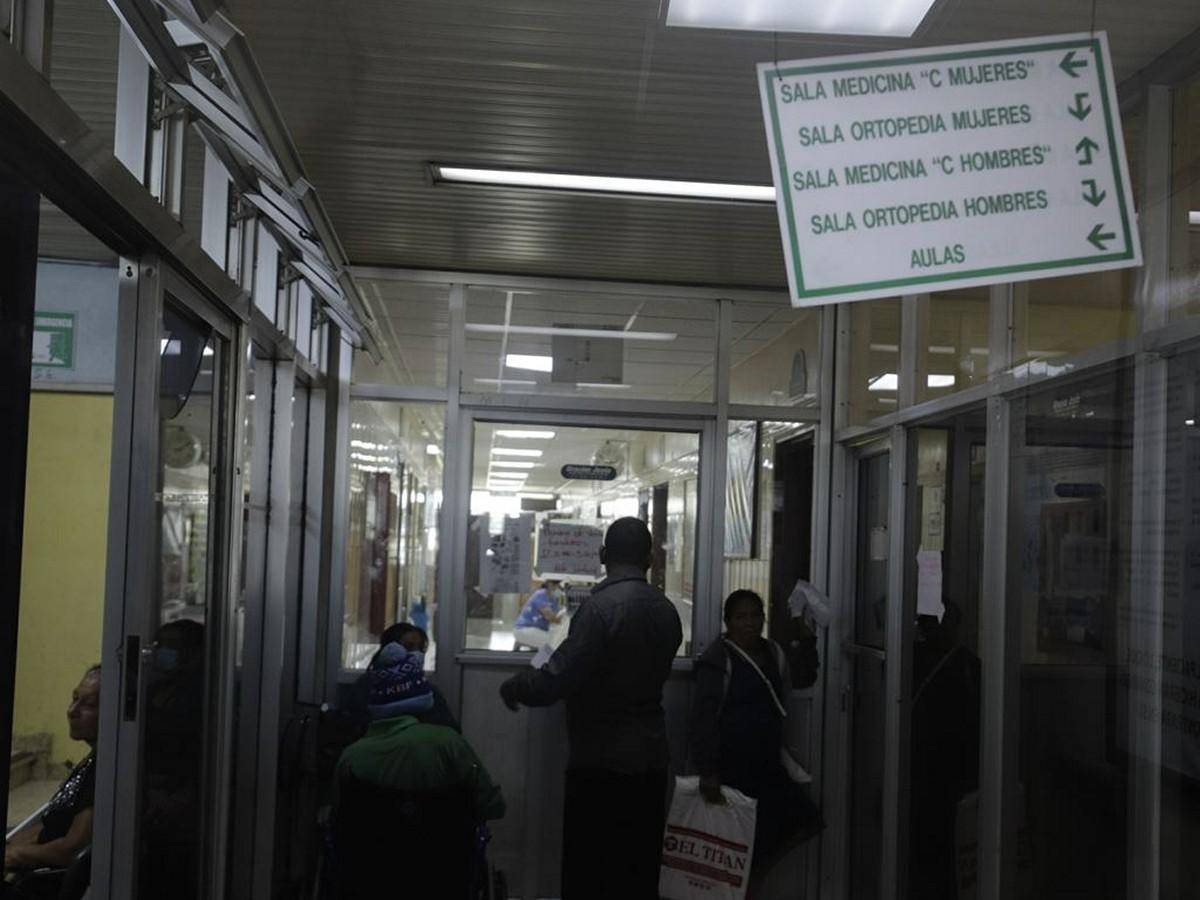 $!El protagonista de esta historia permaneció alrededor de dos meses en la Sala de Ortopedia de Hombres del Hospital Escuela, pues su familia no lograba costear el valor de los implementos médicos para su cirugía.