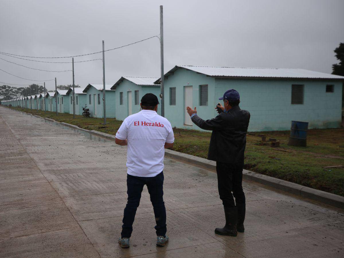 $!En el proyecto de Dos Caminos, las casas avanzan a paso lento, pese a que llevan más de un año edificándolas.