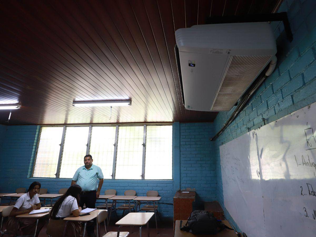 $!En el instituto José Cecilio del Valle de Choluteca, instalaron aires acondicionados, pero les hace falta cubrir más aulas con más recursos.