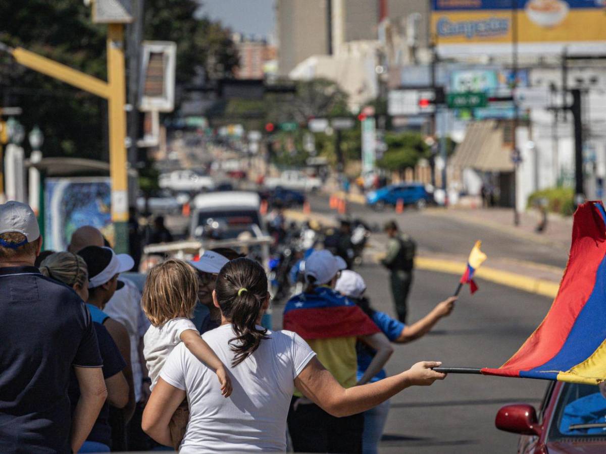 Del mundo a Caracas, protestas presionan régimen de Maduro a un día de toma de posesión