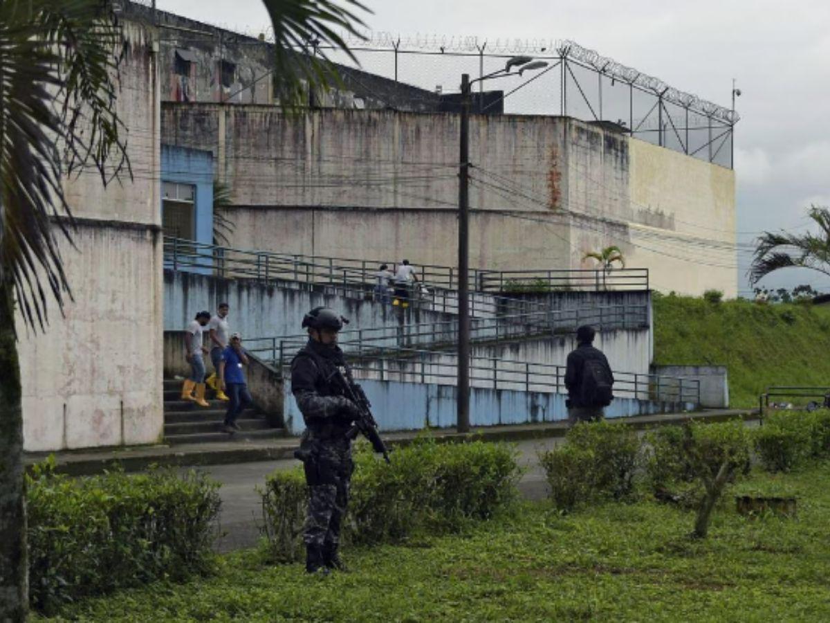 Cuatro reos aparecen ahorcados en una cárcel de Ecuador